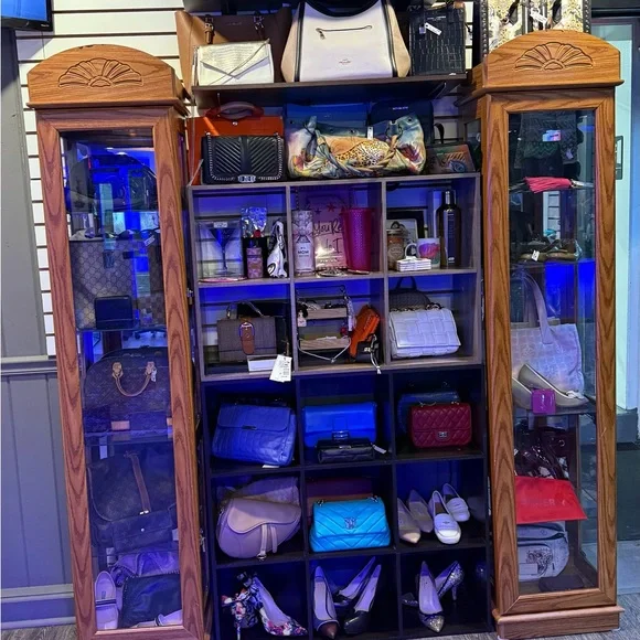 Giveaway - Picture 1 of 1